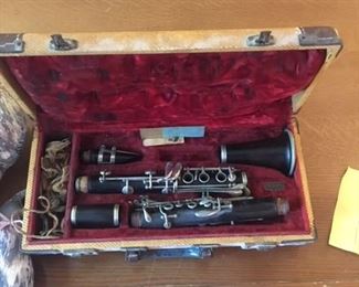 VINTAGE BUNDY SELMER CLARINET AND CASE