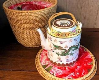 AHH109 Vintage Chinese Tea Pot 