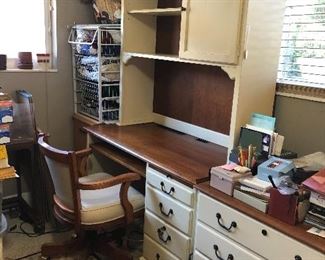 4 Piece Ethan Allen Office set. Includes desk, hutch, filing cabinet and leather chair. I. Excellent condition. All wood.