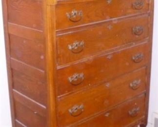 ANTIQUE OAK CHEST