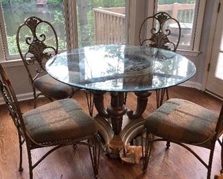 Great kitchen table with 4 chairs