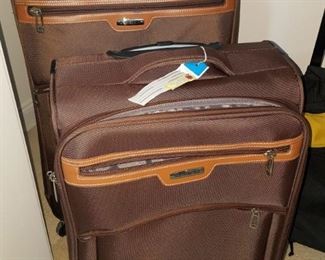 Luggage - Samsonite 360 degree wheels