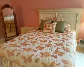 Shabby chic bedroom furniture. 