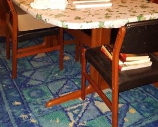 Table & Chairs