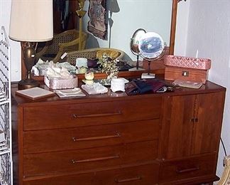 Long dresser w / mirror