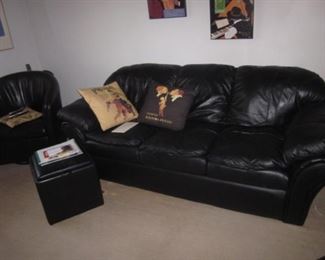 Black Leather Living Room Suite with Sofa Sleeper

