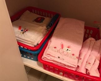 HOLIDAY HAND TOWELS