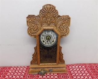 Old Mantle Clock(Gingerbread)