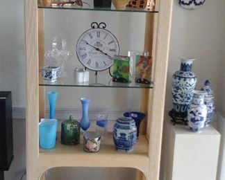 Etagere and decore