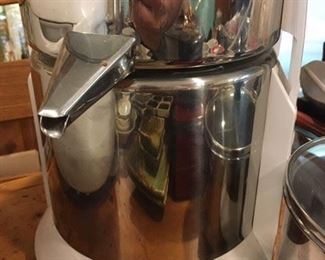 Centrifugal extractor/juicer in stainless by The Juicelady
