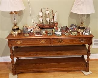 Pennsylvania House Sofa Table, Lamps, Collectibles