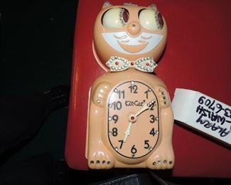 Vintage pink cat clock