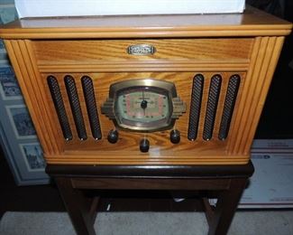 reproduction radio/ phonograph