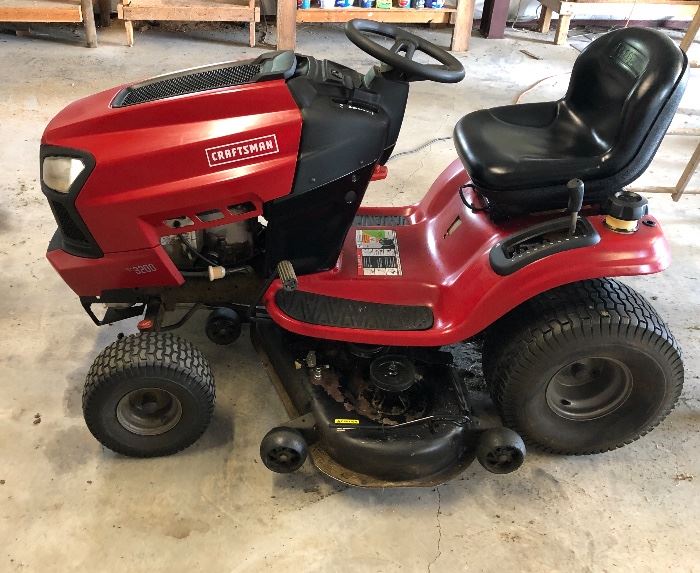 Craftsman 48” Cut Riding Lawn Mower (clean and in great condition/new battery)