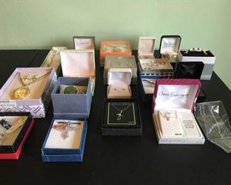 Jewelry Lot #4 https://ctbids.com/#!/description/share/158179