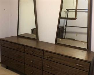 Dresser with 2 Mirrors https://ctbids.com/#!/description/share/158372