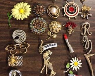 Pins and Brooches https://ctbids.com/#!/description/share/158402