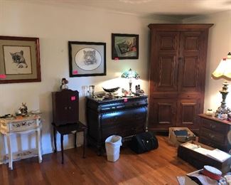 lamps, small tables, framed wildlife prints