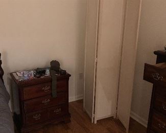 room divider/screen, night stand