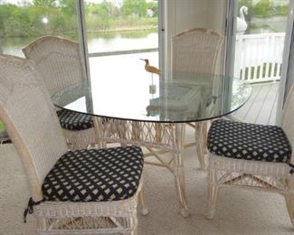 Rattan Table with 4 chairs 
