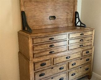 Thomasville Dresser With Hutch