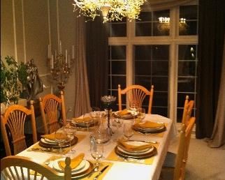 SOLID OAK DINING TABLE WITH 6 CHAIRS