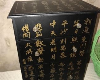 VINTAGE CHINESE JEWELRY BOX