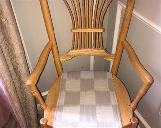 SOLID OAK DINING TABLE WITH 6 CHAIRS                                                                              