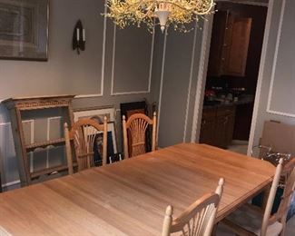 SOLID OAK DINING TABLE WITH 6 CHAIRS                                                                              