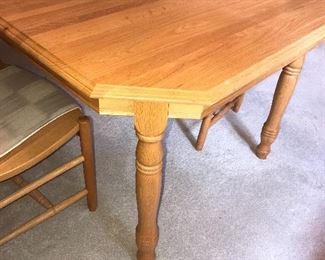 SOLID OAK DINING TABLE WITH 6 CHAIRS                                                                              