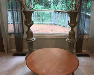 ROUND COFFEE TABLE