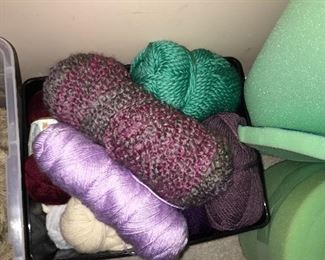 KNITTING YARN AND KNITTING WOOL