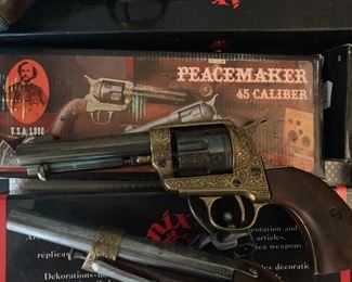 DENIX PEACEMAKER 45 CALIBER REPLICA REVOLVER