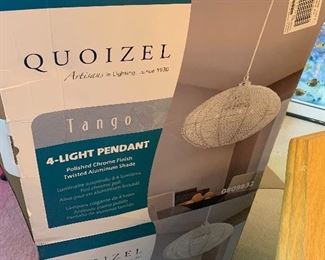 QUOIZEL LIGHT FIXTURE