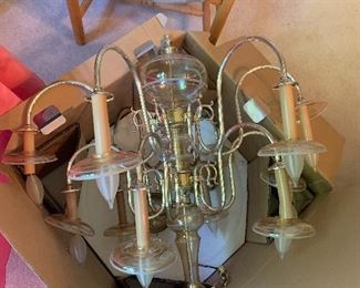 QUOIZEL LIGHT FIXTURE