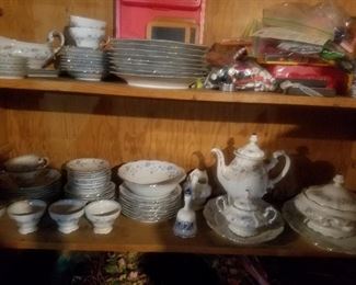 JOHANN HAVILAND CHINA 8 PLACE SETTING PLUS ACCESSORIES . THIS ITEM WILL NOT GO TO HALF PRICE