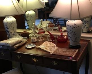 Master bedroom lamps and table
