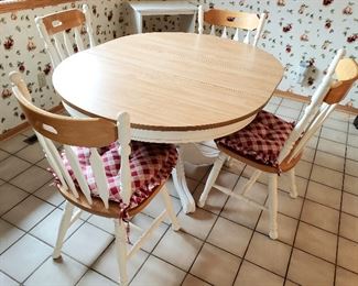 Six piece kitchen table, chairs & leaf
