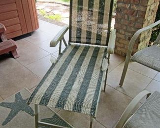 Second new or like new folding lounge chair