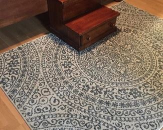 Nice little rug. approx 4x6