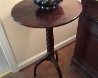 Tripod candlestick table with turned pedestal