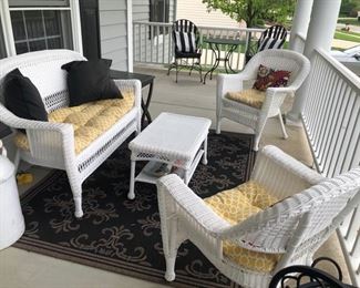 Wonderful Outdoor Furniture on the Porch!