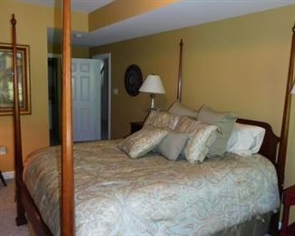 Suter - Queen Size - Pencil post bed w/ mattress, box spring, and coverings. 