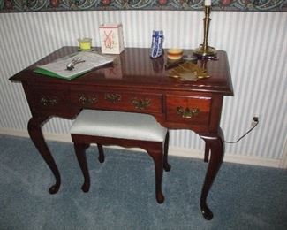 Beautiful condition desk/vanity