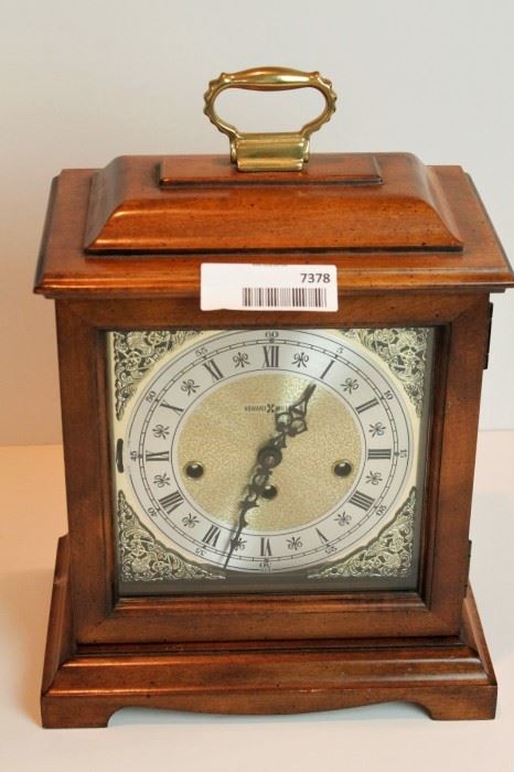 Howard Miller mantel clock with key 
