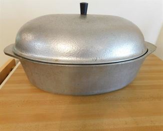 Heavy cast aluminum cooker