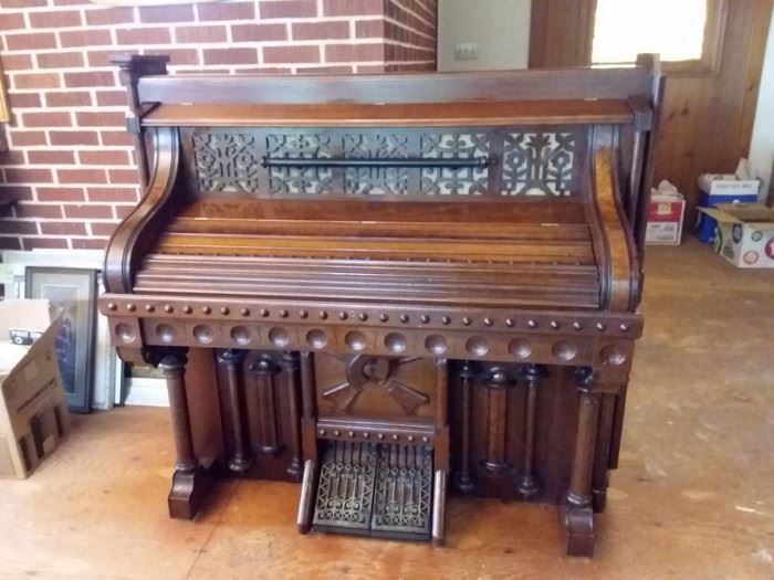 George Woods & Co Parlor Organ 1873-1907

