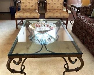 Cocktail table with beveled edge glass