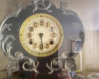 Nouveau clock (New Haven trademark)