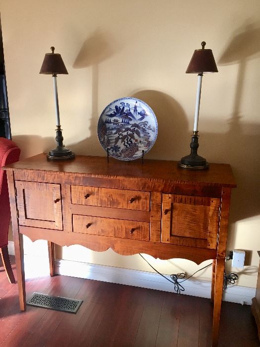 Beautiful hand crafted Stephen von Hohen Bucks County Collection Huntboard.